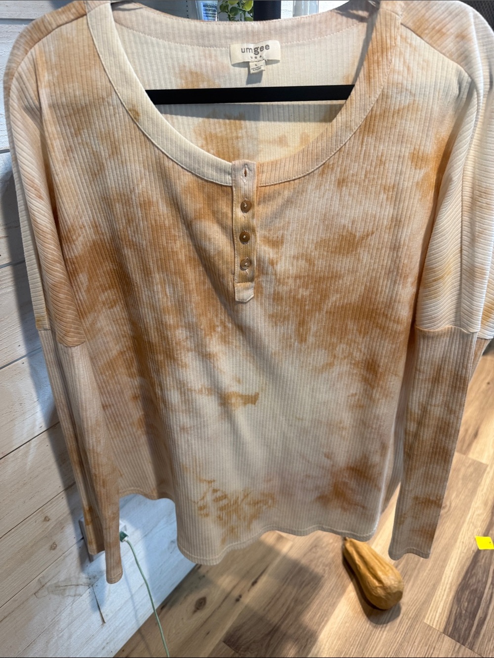 Umgee Women's Tan and Cream Tie-Dye Ribbed Henley Long Sleeve